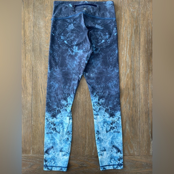 Lulu🍋 Cropped Tights - Picture 2 of 5